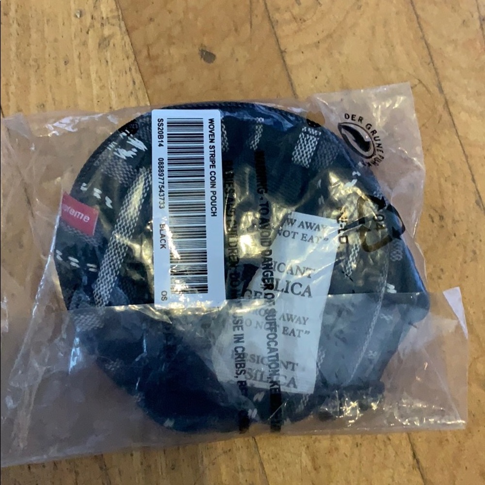 Supreme Coin Pouch - Picture 2 of 2
